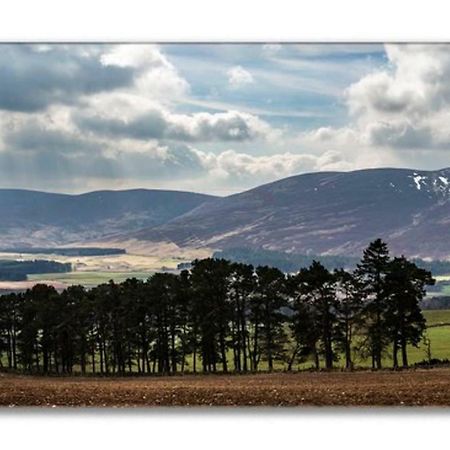 Traditional Family Home In Royal Deeside Aboyne Exterior photo